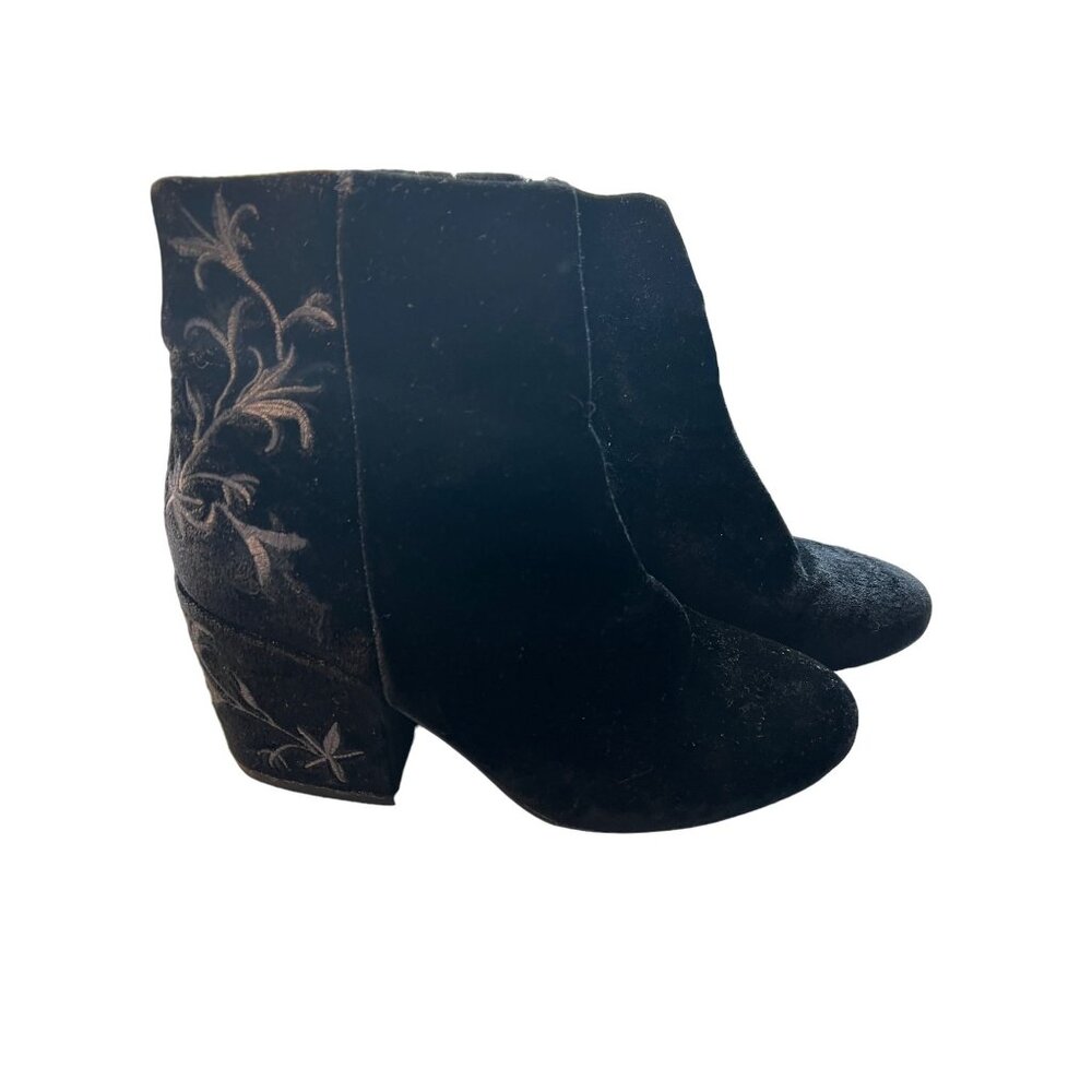 Kenneth Cole Renna Black Velvet Ankle Booties Boots Embroidered Size 7